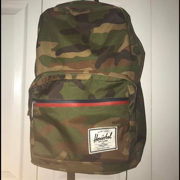 Herschel Camo Backpack - Picture 1 of 3